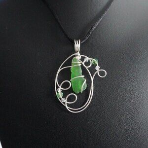 Wire Wrapped Green Rhinestone Pendant Necklace Silver Tone